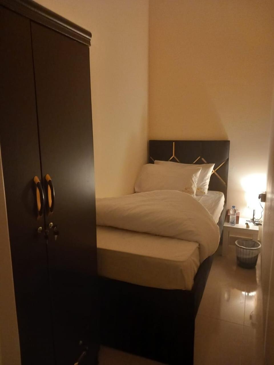 Four Stars Hostel Dubai Dış mekan fotoğraf