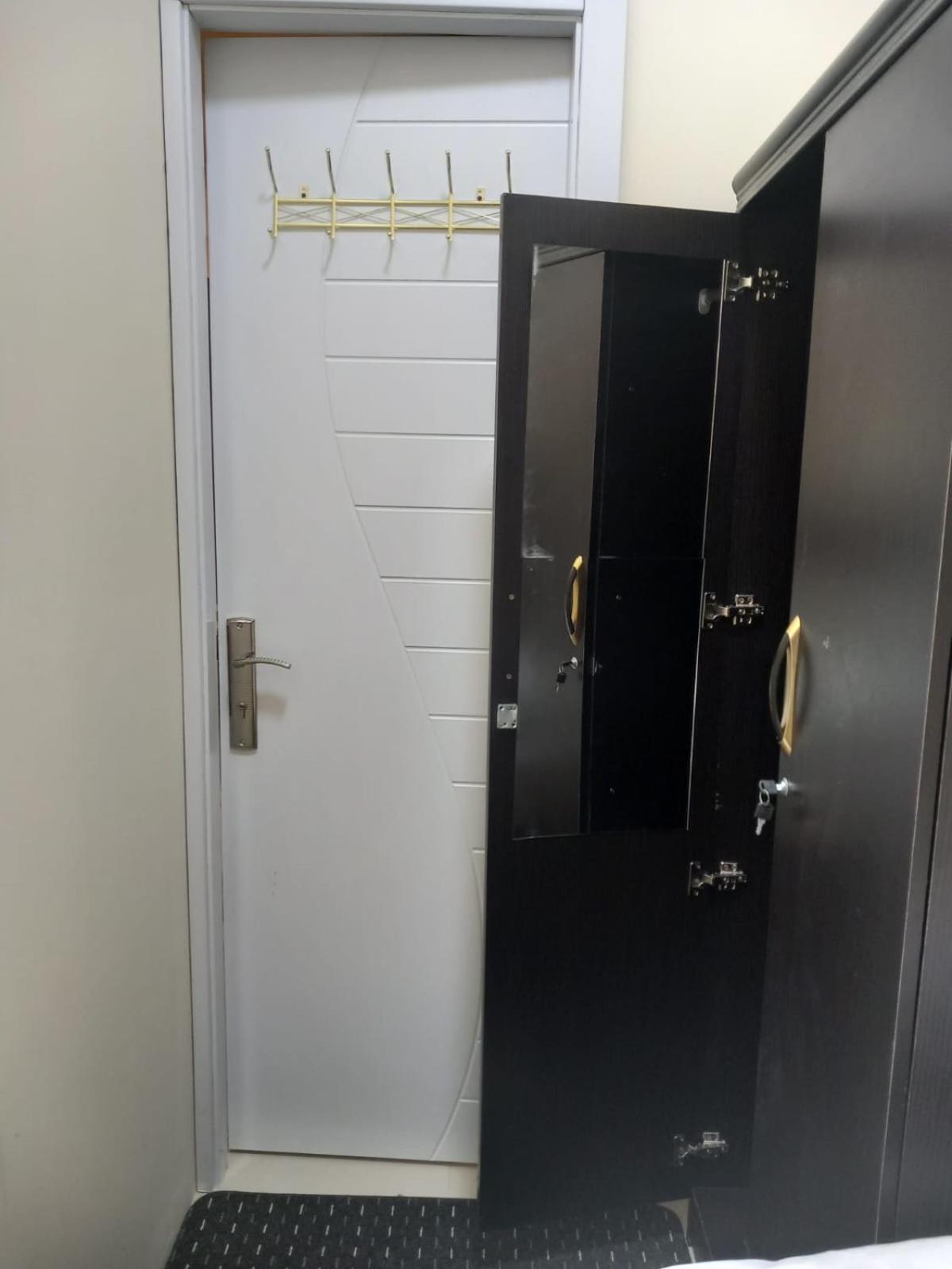 Four Stars Hostel Dubai Dış mekan fotoğraf