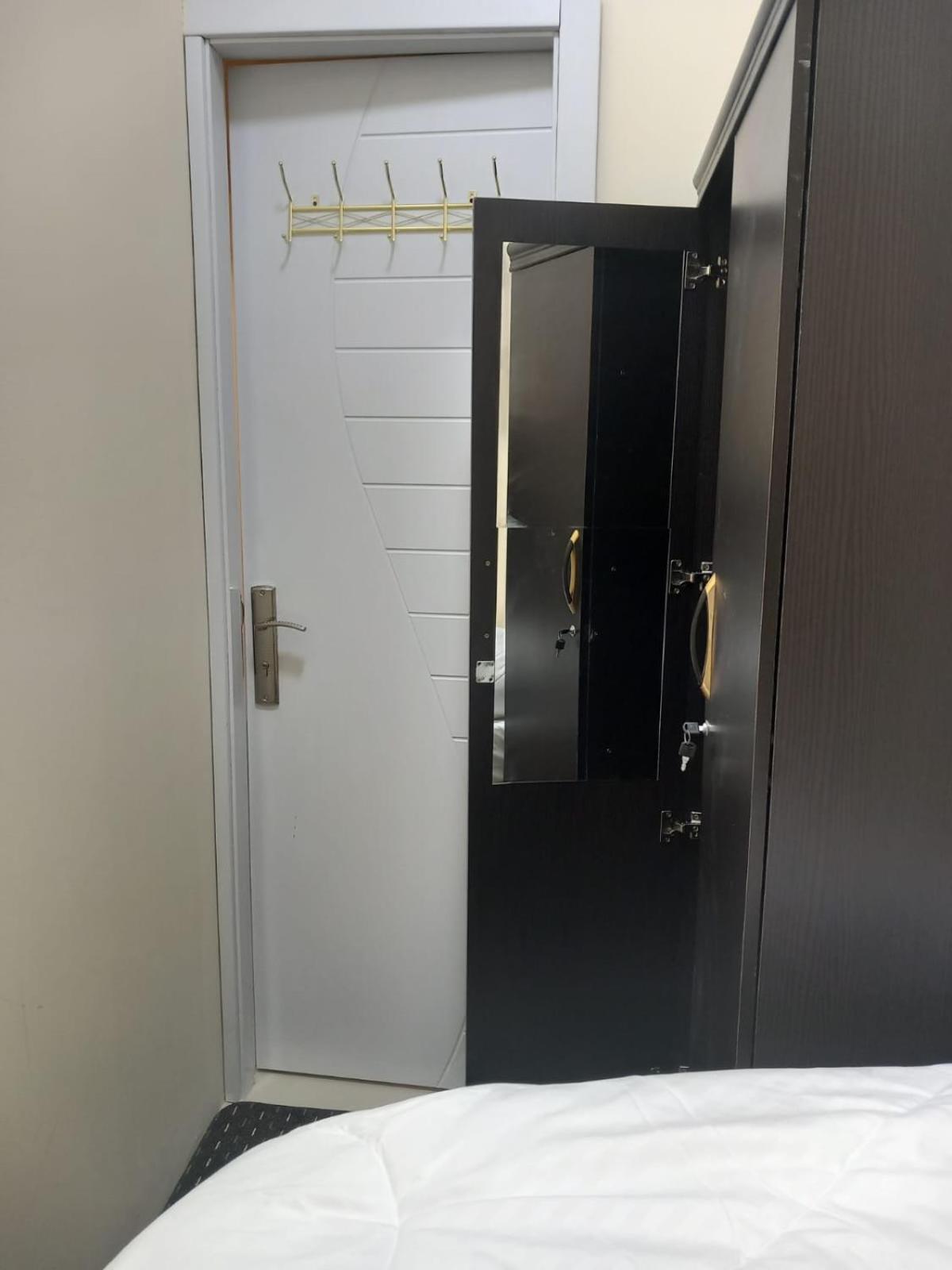 Four Stars Hostel Dubai Dış mekan fotoğraf