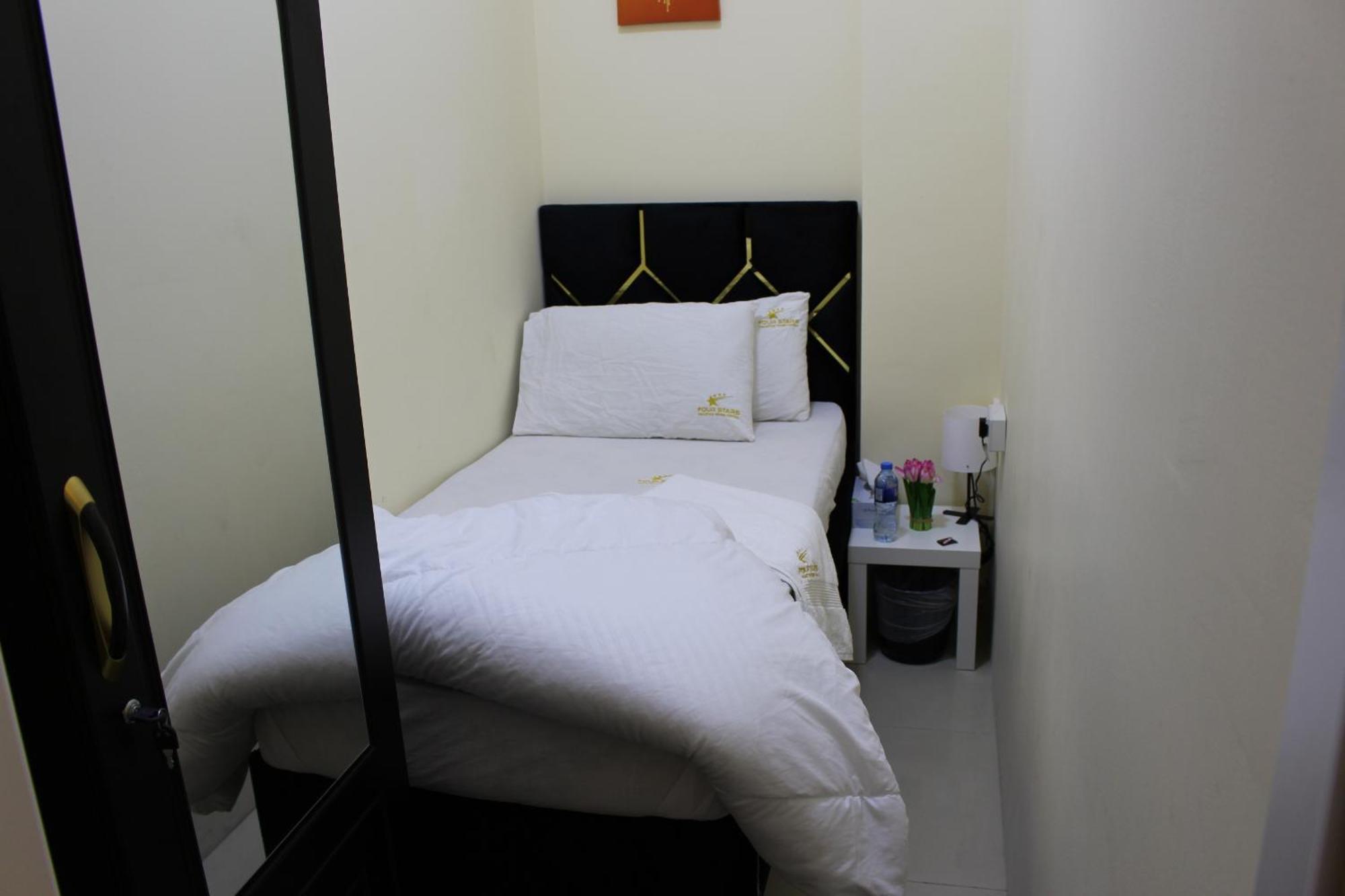 Four Stars Hostel Dubai Dış mekan fotoğraf