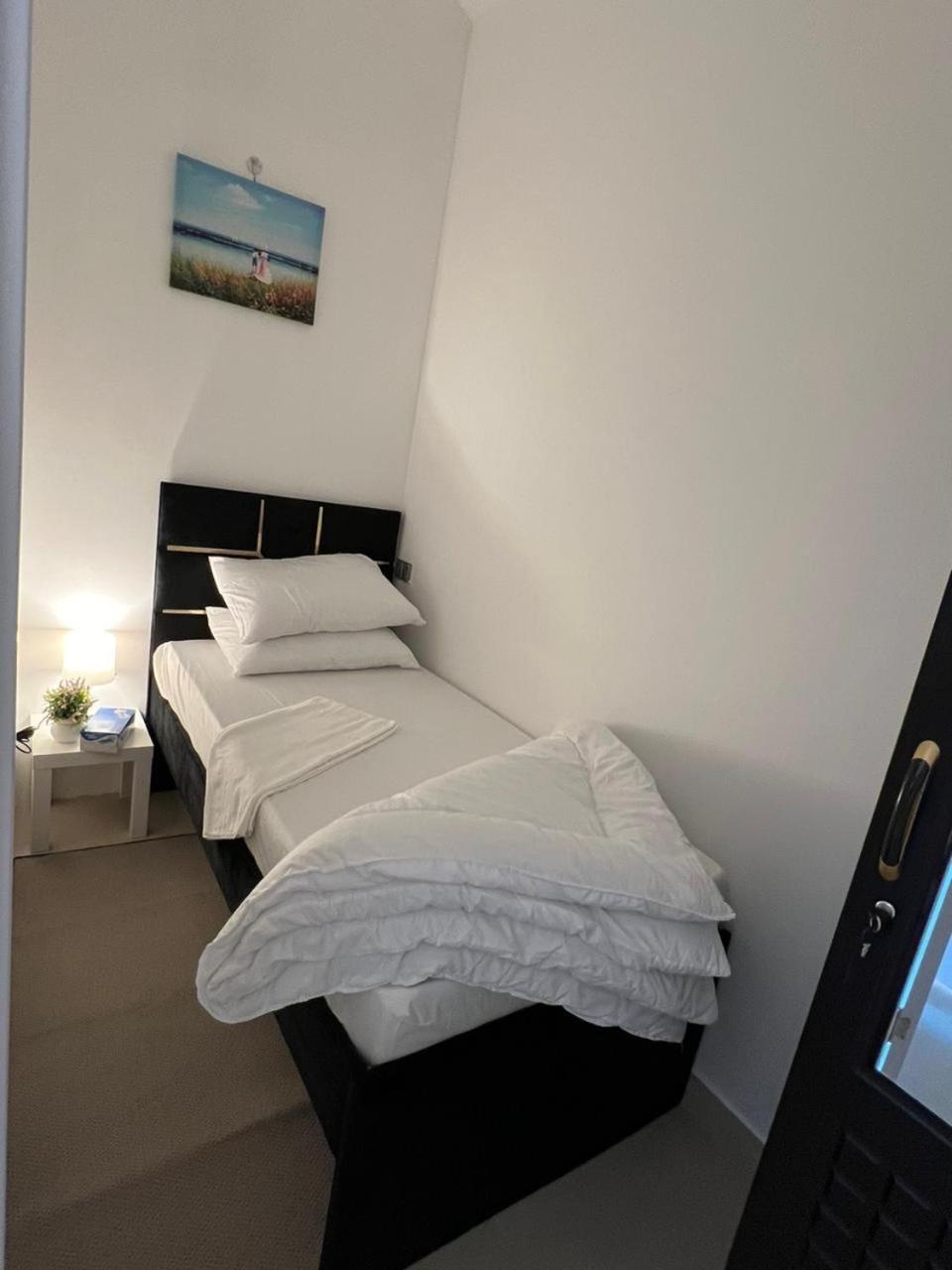 Four Stars Hostel Dubai Dış mekan fotoğraf